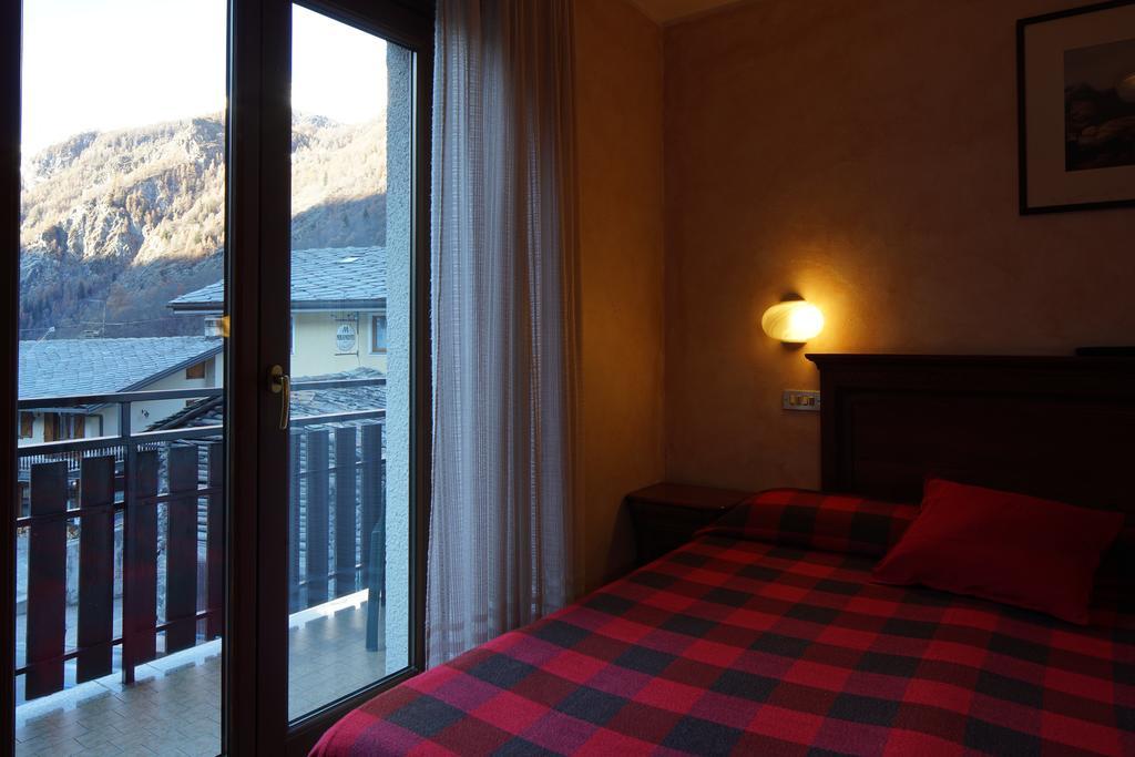 Hotel Al Caminetto Valtournenche Exterior photo