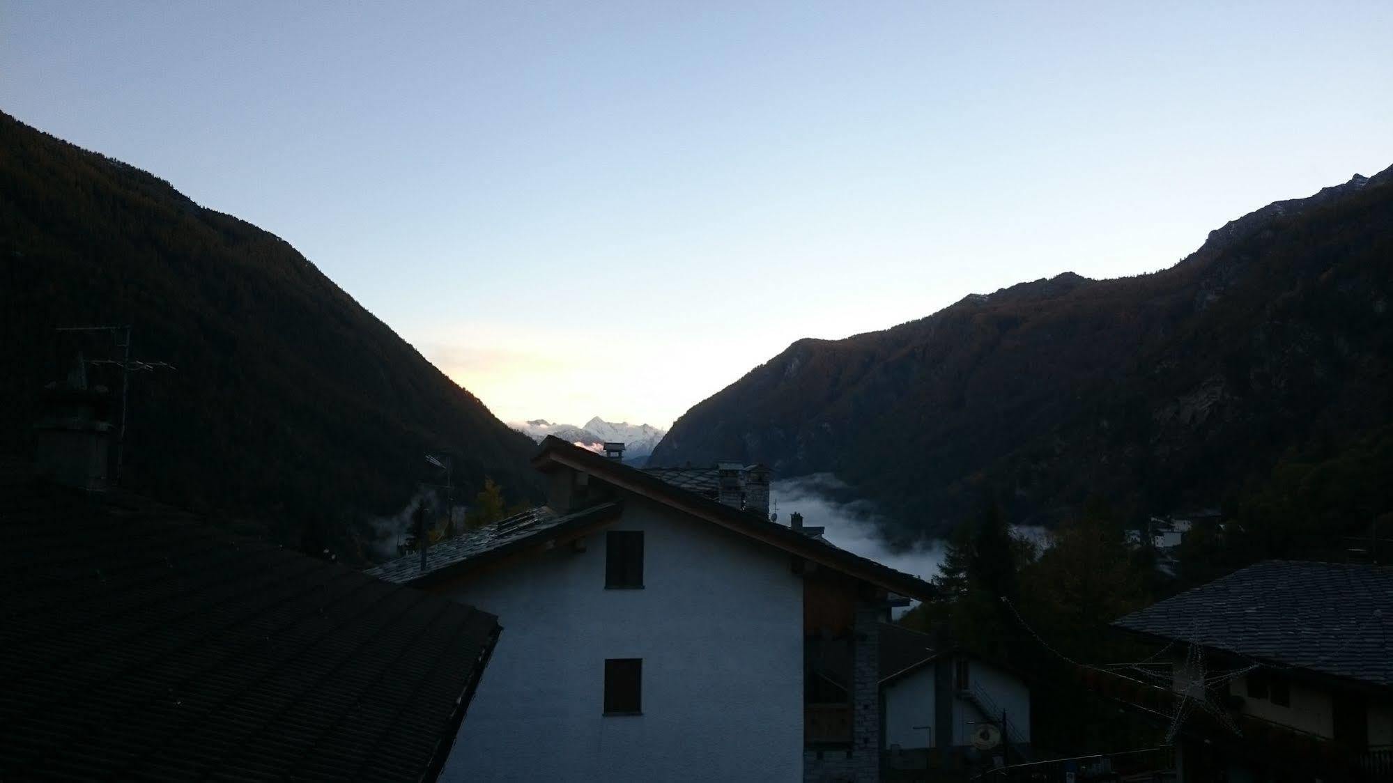 Hotel Al Caminetto Valtournenche Exterior photo
